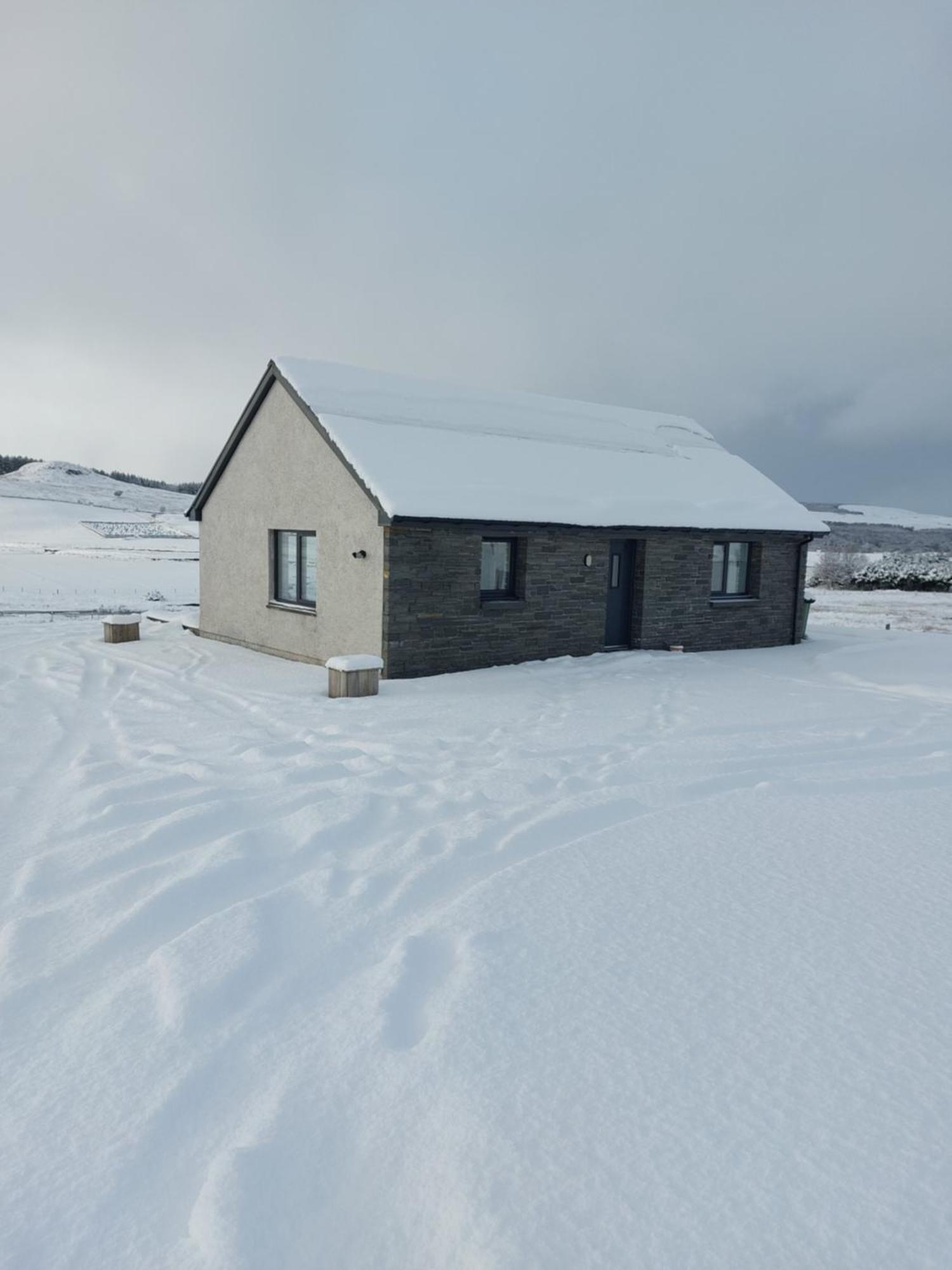 Вілла Poachers Bothy Skeabost Екстер'єр фото